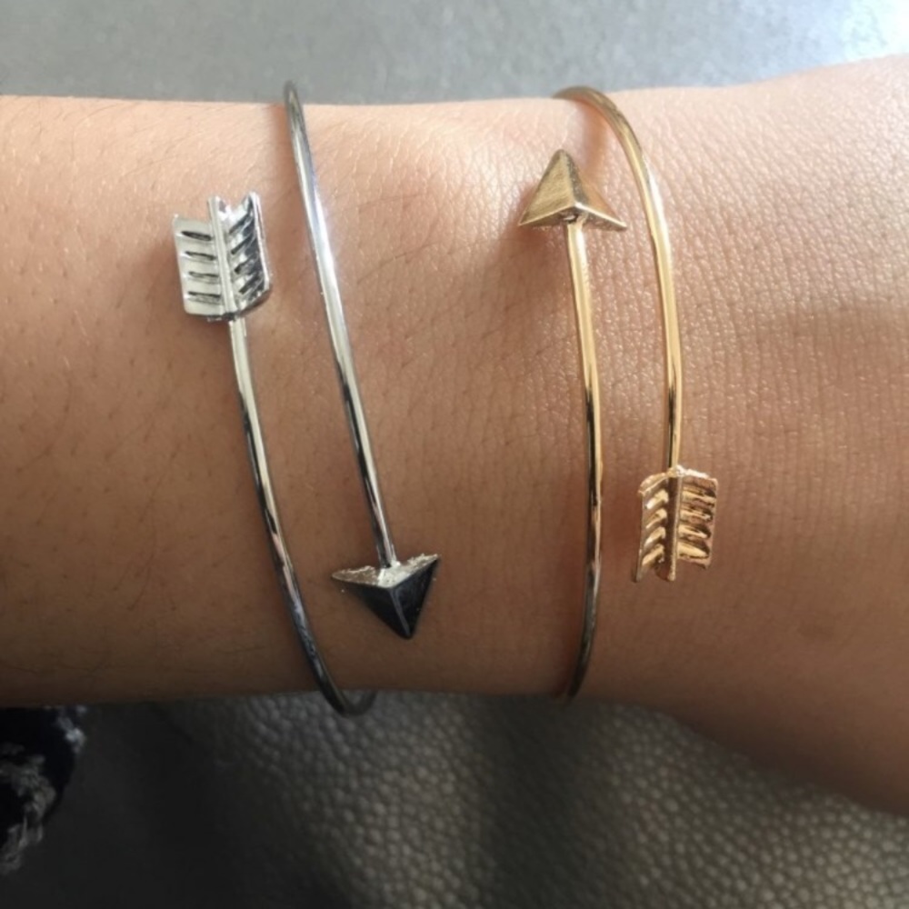 🌞  NEW Arrow Bangle Bracelet - Gold 💫 - Picture 4 of 6